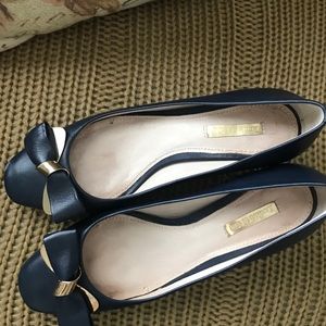Louise et Cie Navy Dress Pumps-Gold & Leather Bows